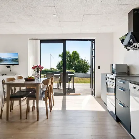 Appartement Vojdanka - 50m From The Sea By Interhome *